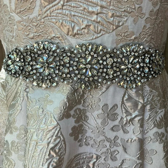 Cache Cream Brocade High-Low Ballgown with Beaded Embellishments Size 0 - Picture 12 of 16